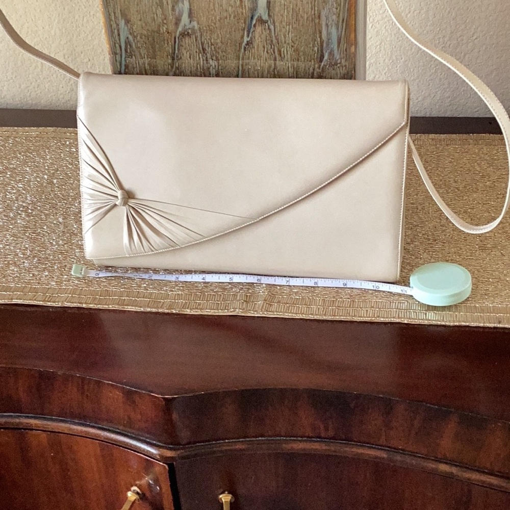 Vintage leather crossbody bag by Bally made in Italy.